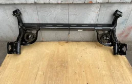 Задняя балка для Nissan Tiida 2005 года на фотографиях