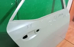 Дверь задняя правая для Toyota Corolla 2019 года на фотографиях