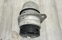 Опора двигателя Audi Q7 2010-2015 4L