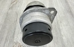 Опора двигателя Audi Q7 2010-2015 4L