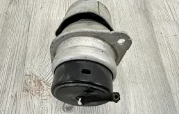 Опора двигателя Audi Q7 2010-2015 4L
