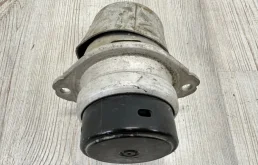 Опора двигателя Audi Q7 2010-2015 4L