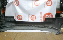 Бампер для Volkswagen Touran 2006 года на фотографиях