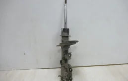 Стойка кузова центральная правая для Hyundai Solaris 2017 года на фотографиях