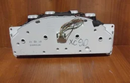 Приборная панель для Volvo XC90 2004 года на фотографиях