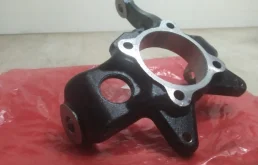 Кулак поворотный левый для Mitsubishi Pajero 2017 года на фотографиях