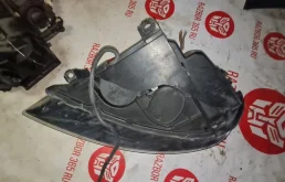 Фара ксенон левая для Audi Q7 2006 года на фотографиях