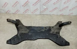 Подрамник двигателя для Mitsubishi Outlander 2011 года на фотографиях