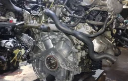 Двигатель без навесного для Nissan Pathfinder 2003 года на фотографиях