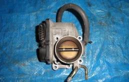 Дроссельная заслонка для Toyota RAV4 2002 года на фотографиях