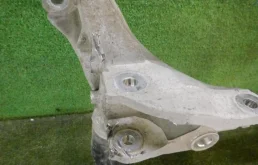 Подрамник двигателя для Audi Q7 2015 года на фотографиях