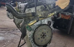 Двигатель без навесного для Nissan X-Trail 2002 года на фотографиях