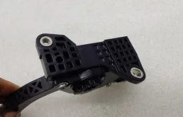 Электронная педаль газа для Toyota RAV4 на фотографиях