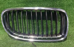 Решетка радиатора BMW E90
