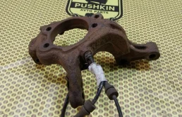 Кулак поворотный левый для Nissan Tiida SC11 Седан 2007-2014