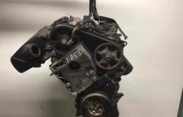 Двигатель без навесного для Volkswagen Polo 1999 года на фотографиях