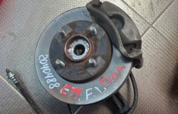 Кулак поворотный левый для Nissan Tiida на фотографиях