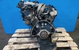 Двигатель без навесного для Nissan Pathfinder 2000 года на фотографиях