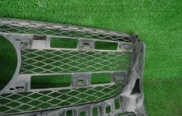 Кронштейн переднего бампера правый для Mercedes-Benz GL class 2015 года на фотографиях