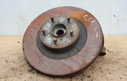 Кулак поворотный левый для Subaru Legacy 2013 года на фотографиях