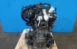 Двигатель без навесного для Ford Kuga 2015 года на фотографиях