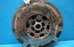 Маховик для Nissan X-Trail 2006 года на фотографиях