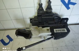 Замок двери Hyundai Santa Fe 2009 CM
