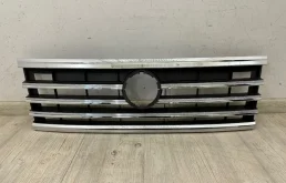 Решетка радиатора без значка VW Touareg 3 2019- CR7