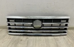 Решетка радиатора без значка VW Touareg 3 2019- CR7