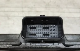 Блок управления двигателем для Nissan X-Trail на фотографиях