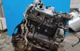 Двигатель без навесного для Nissan Pathfinder 1999 года на фотографиях