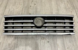 Решетка радиатора без значка VW Touareg 3 2019- CR7