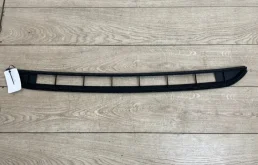 Решетка бампера центральная VW Touareg NF 2010-2014 7P