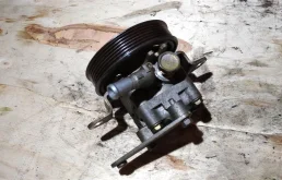 Насос ГУР для Nissan X-Trail на фотографиях