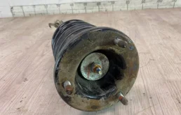 Амортизатор для Mitsubishi Pajero 1999 года на фотографиях