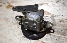 Насос ГУР для Nissan X-Trail на фотографиях