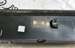 Стекла и зеркала для Land Rover Range Rover 2005 года на фотографиях