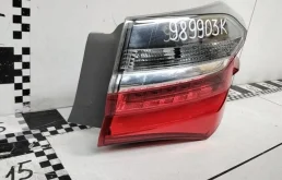 Фонарь правый для Toyota Corolla 2012 года на фотографиях