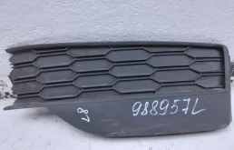 Решетка переднего бампера правая нижняя для Skoda Rapid 2020 года на фотографиях