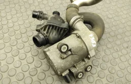 Насос охлаждающей жидкости ДВС(Помпа) для BMW 3er 2010 года на фотографиях