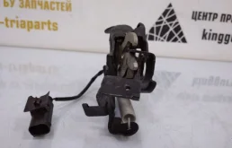 Замок капота для BMW X6 2022 года на фотографиях