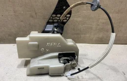Замок двери передней левой VW Touareg 1 3D2837015