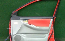 Дверь передняя правая для Toyota Corolla 2003 года на фотографиях