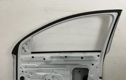 Дверь передняя правая для Audi Q7 2009 года на фотографиях