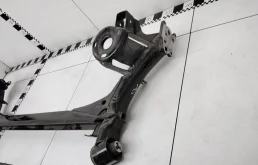 Подрамник двигателя для Skoda Rapid 2017 года на фотографиях