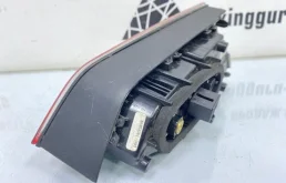 Фонарь внутренний правый для Skoda Rapid 2023 года на фотографиях