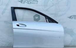 Дверь передняя правая Mercedes-benz 2010 W204