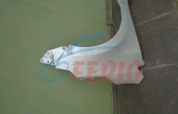 Крылья для Toyota Corolla 2014 года на фотографиях