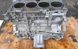 Блок цилиндров ДВС (без ГБЦ) для Mitsubishi Outlander 2012 года на фотографиях
