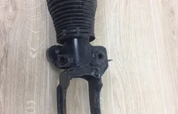 Пневмостойка передняя правая для Audi Q7 на фотографиях